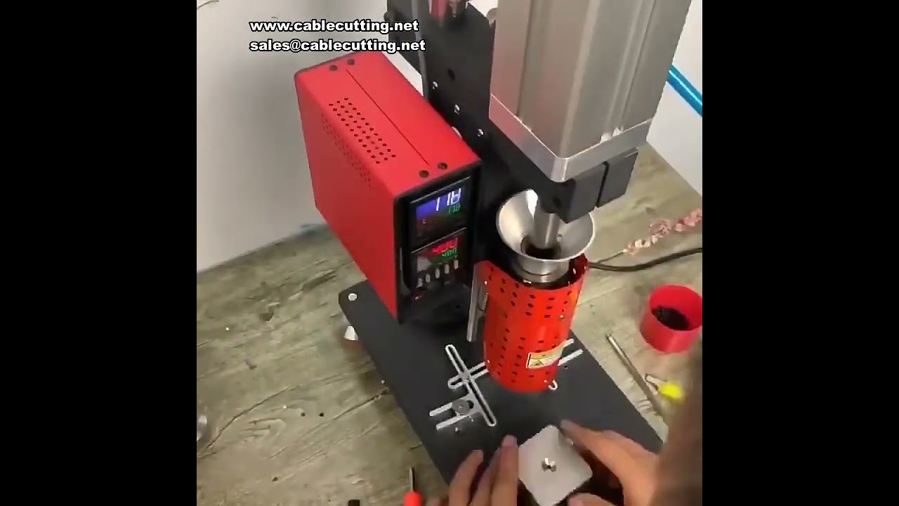 Полуавтоматическая пневматическая термопластавтомат 100G для наушников, кабелей питания и USB-разъемов