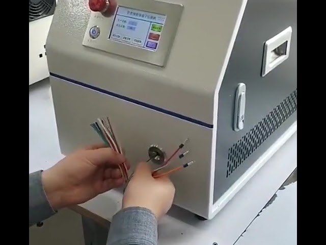 Автоматический станок для зачистки и обжима изолированных трубчатых наконечников 0,5–4,0 мм² (квадратный зажим)