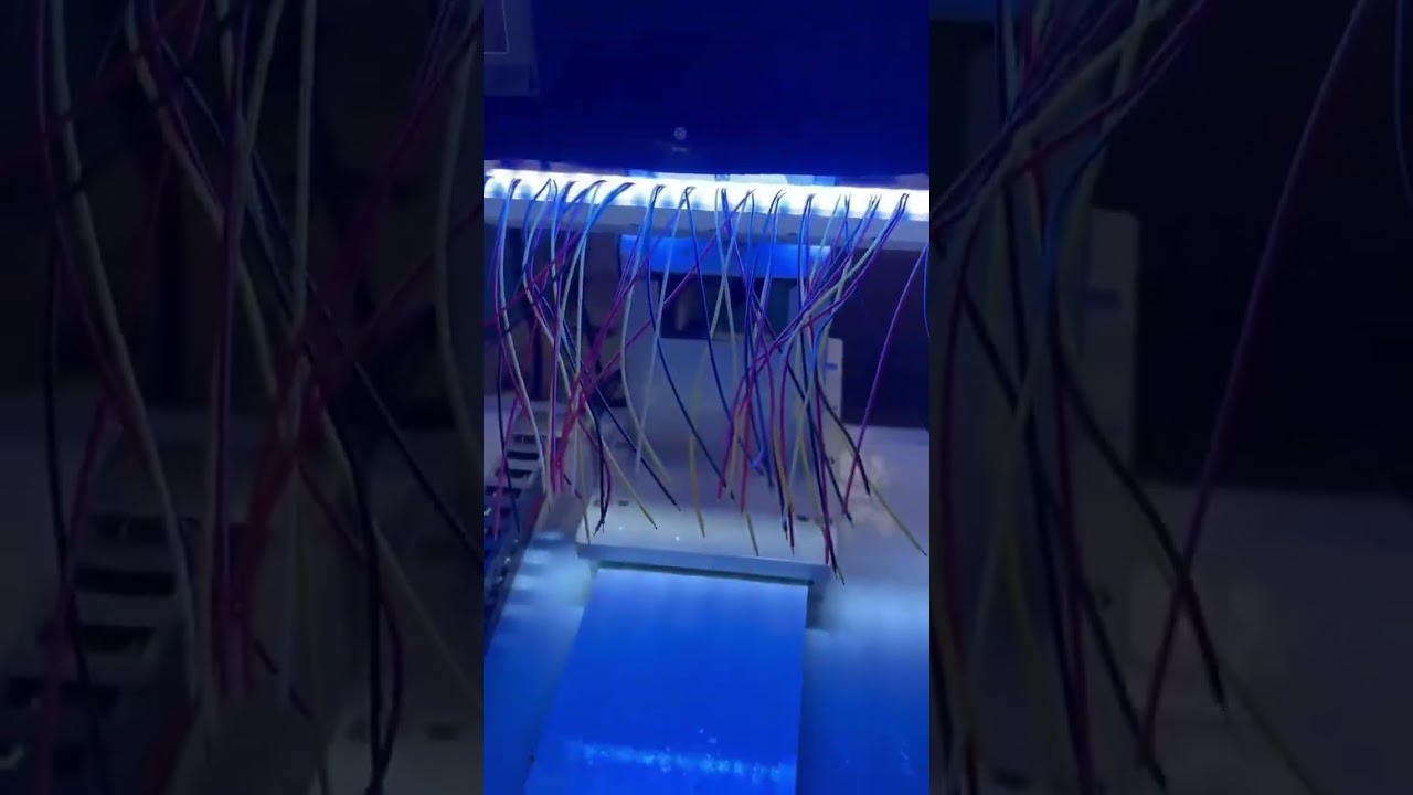 Полностью автоматический дозатор клея для корпусов клеммных колодок | #завод #оборудование