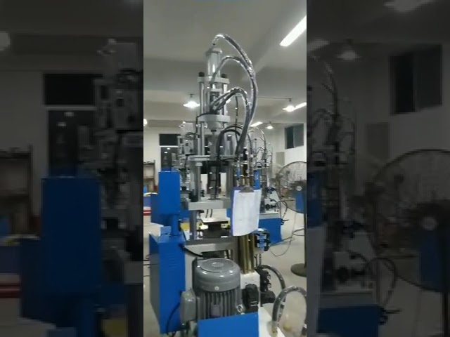 Вертикальная термопластавтомат низкого давления 20T для литья ПВХ проводов и электронных кабелей