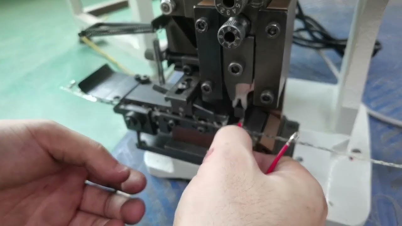 Реальное видео обжима клемм: оборудование для производства